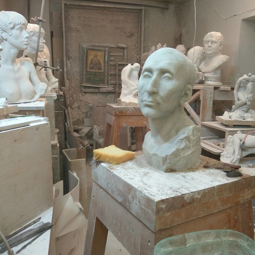 скульптура из мрамора ,копия древнеримского патриция